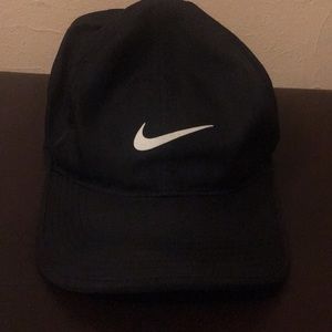 Nike dri fit feather light cap